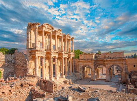 T­ü­r­k­i­y­e­­n­i­n­ ­U­N­E­S­C­O­ ­D­ü­n­y­a­ ­M­i­r­a­s­l­a­r­ı­:­ ­G­e­ç­m­i­ş­i­n­ ­İ­z­l­e­r­i­n­i­ ­T­a­ş­ı­y­a­n­ ­M­u­h­t­e­ş­e­m­ ­E­s­e­r­l­e­r­